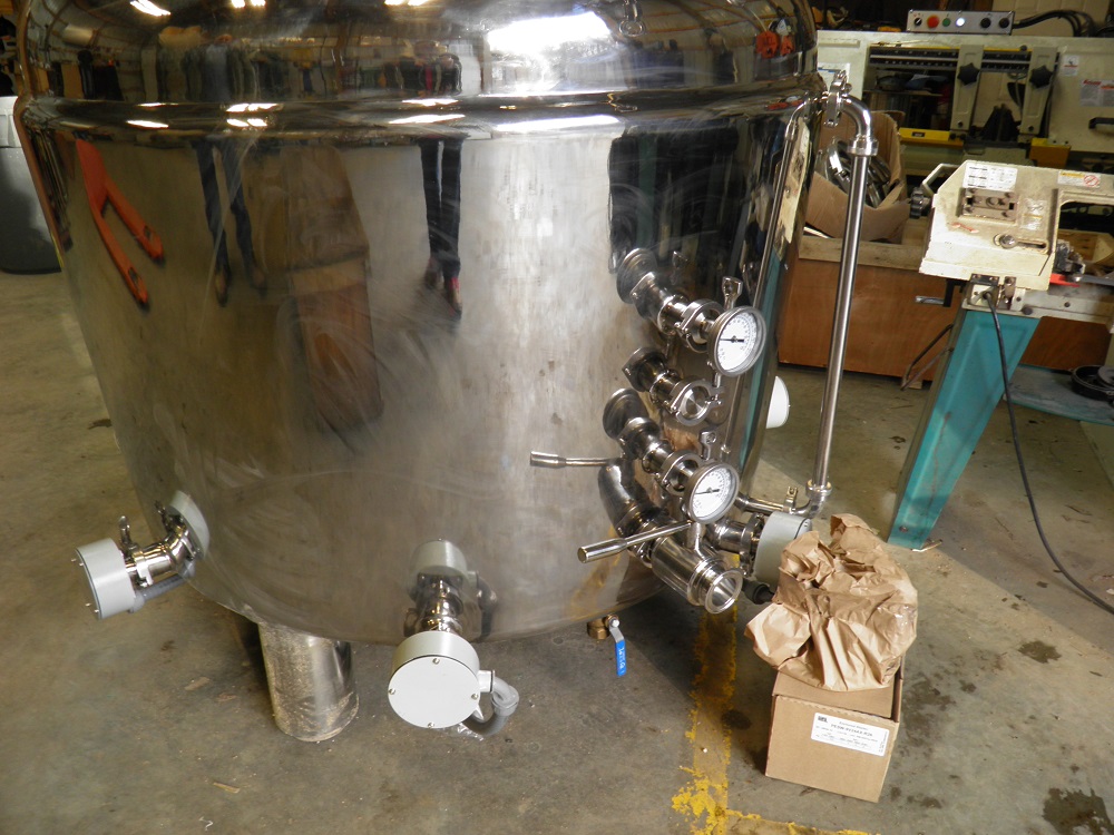 Affordable Distillery Equipment - 150 Gallon Baine Marie Oil Jacketed Still with Electric Heating System, Agitator, 4 Plate Bubble Column with Dephlegmator and Gin