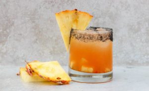 How to Make a Sweet n' Spicy Pineapple & Sriracha Margarita Cocktail