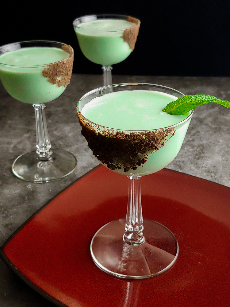 Cocktail Contessa - How to Make a St. Patrick's Day Tipsy Pixie Cocktail