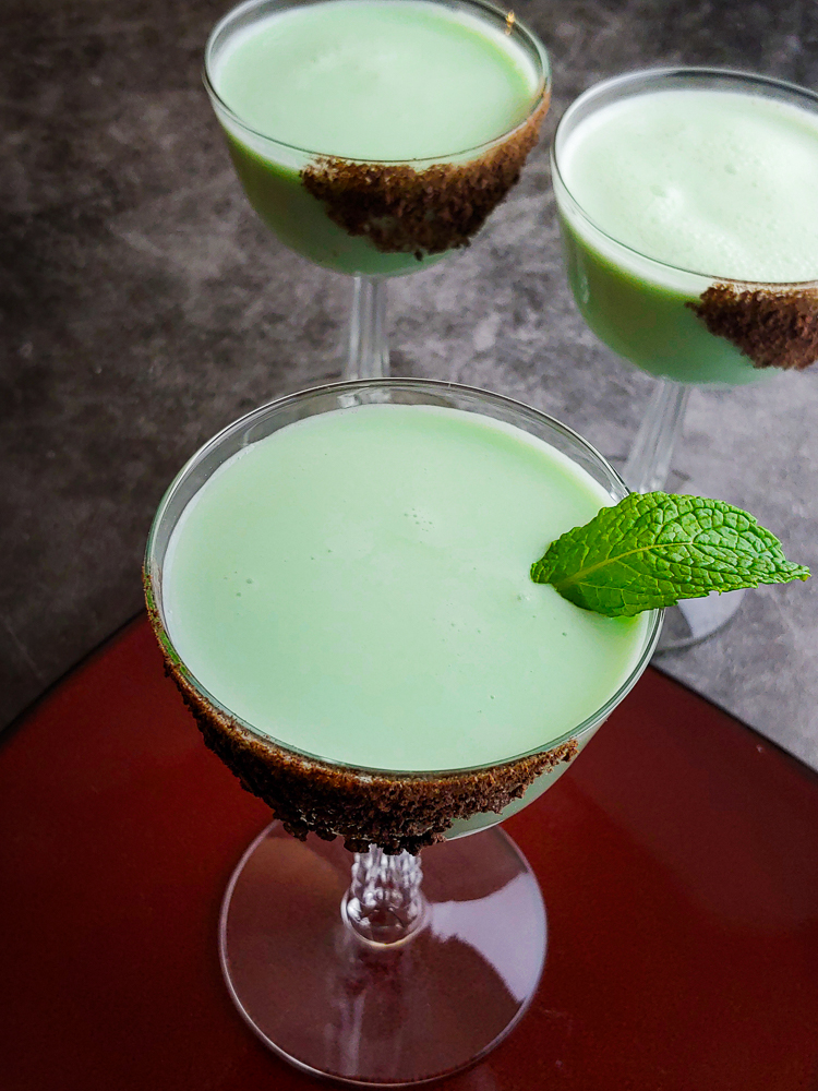 Cocktail Contessa - How to Make a St. Patrick's Day Tipsy Pixie Cocktail