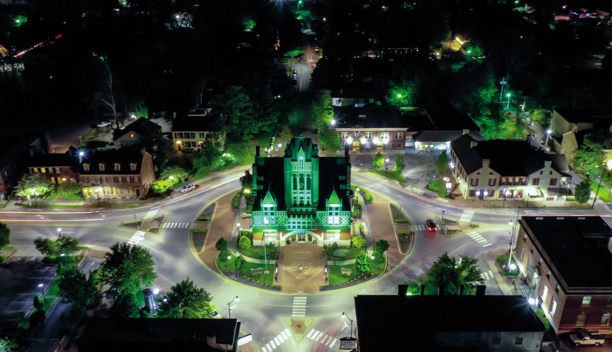 Bardstown the Book - Bardstown Court Square comes to life at night