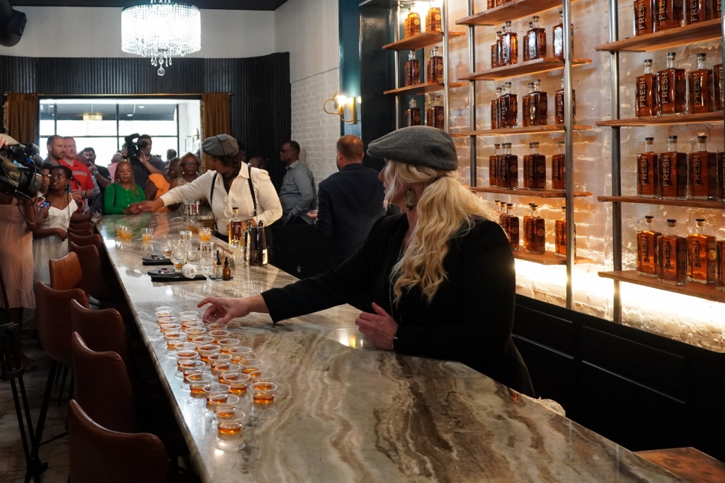 Fresh Bourbon Distillery - Tasting Room Bar