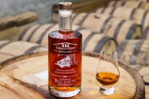 Tabacco Barn Distillery - Single Batch Straight Bourbon Whiskey, Distilled in Maryland, Bottle with Glencairn Glass
