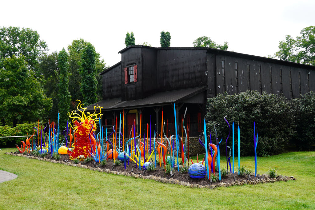 Maker's Mark Distillery - 2025 Chihuly Exhibit, 5 Moonbow Fiori in the Day