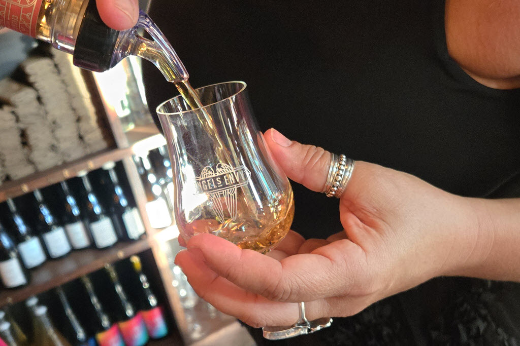 Angel's Envy Distillery - Kentucky Straight Bourbon Whiskey Finished in Stout & Amburana Barrels, A Pour